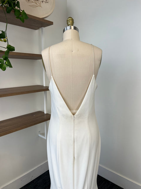 B / Theia Bruna Size 8