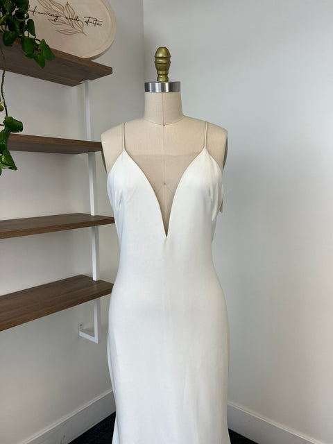 B / Theia Bruna Size 8