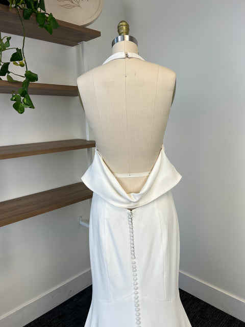 C / Theia Gloria Size 8