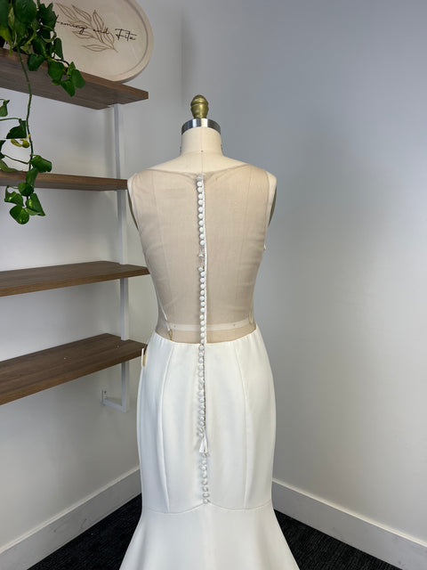 C / Theia Lotus Size 8