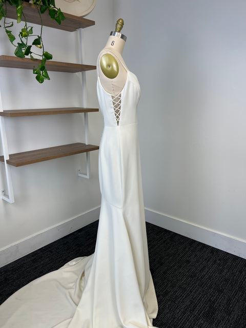 B / Theia Amaryliss Size 8