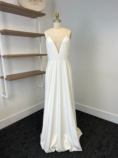 C / Theia Ally Size 8
