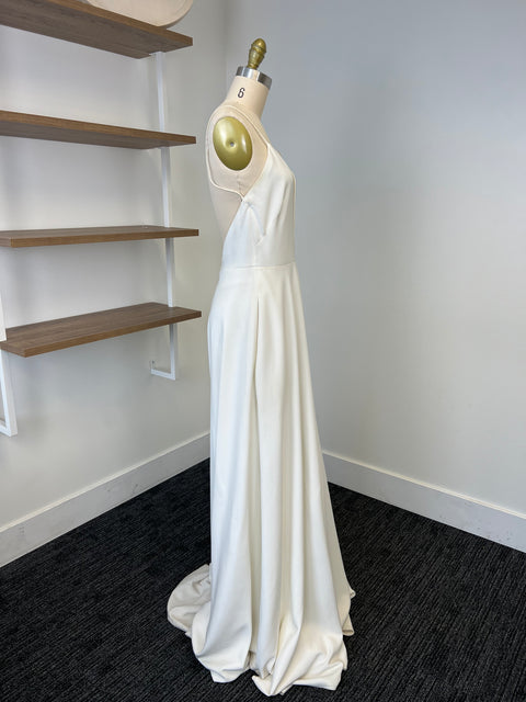 C / Theia Ally Size 8
