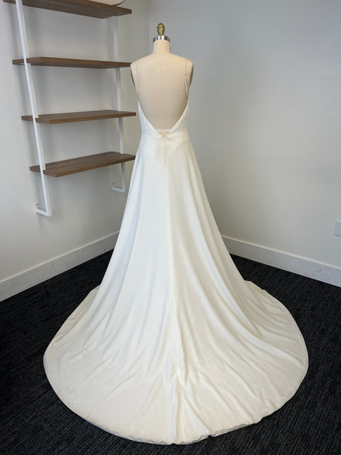 C / Theia Ally Size 8