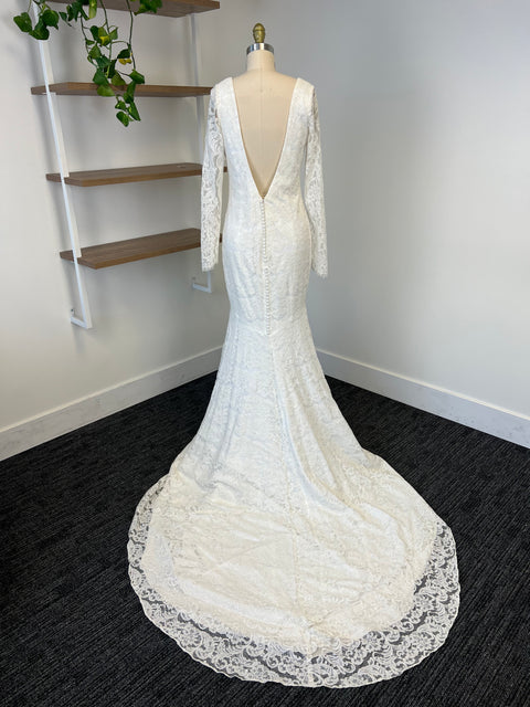 C / Theia Nicole Size 8