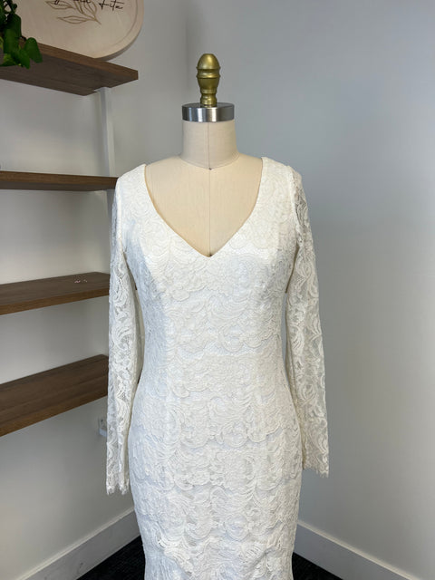 C / Theia Nicole Size 8