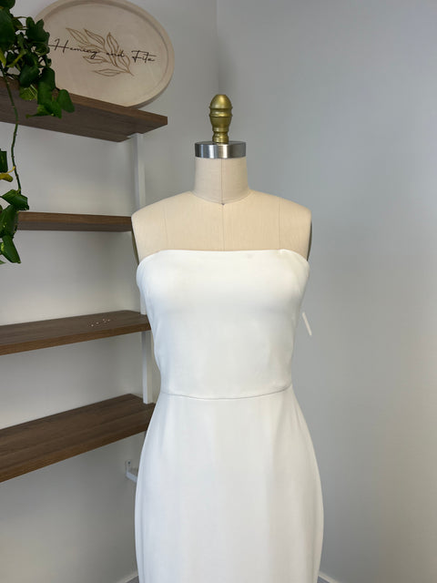 B / Theia Lindsay Size 8