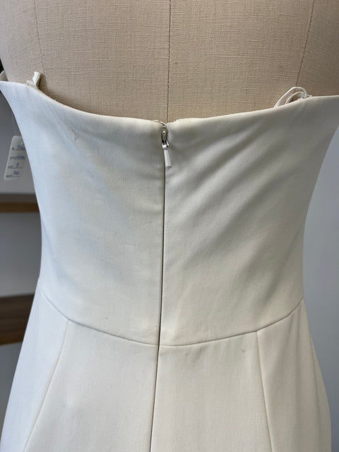 B / Theia Lindsay Size 8