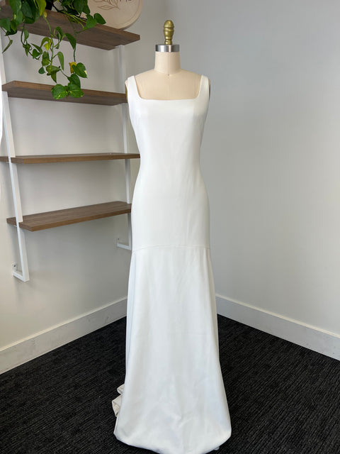 B / Theia Poppy Size 10