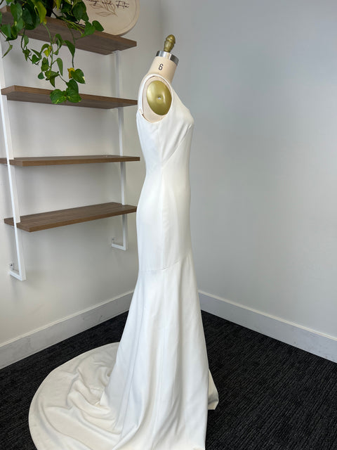 B / Theia Poppy Size 10