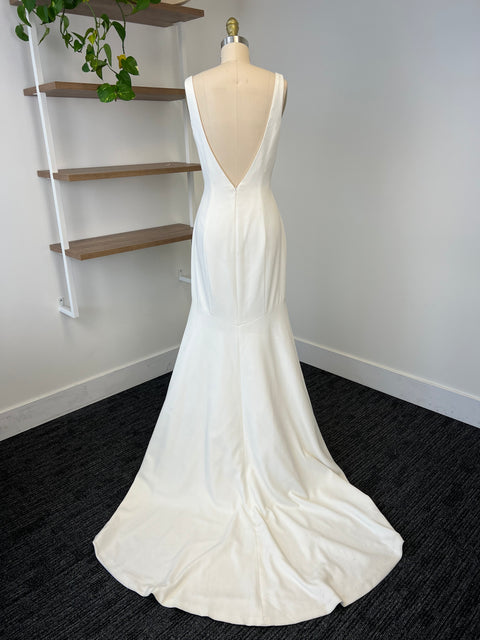 B / Theia Poppy Size 10