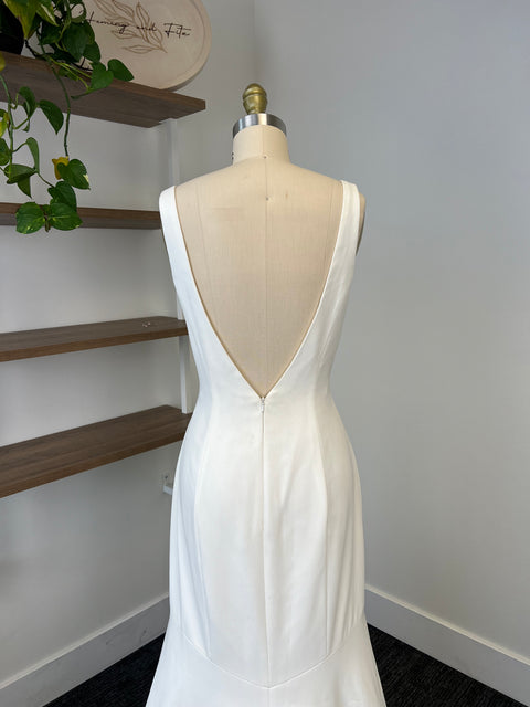 B / Theia Poppy Size 10