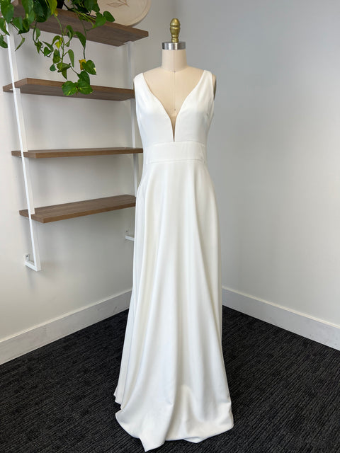 A / Theia Byrony Size 10