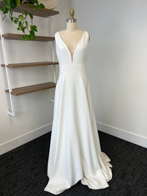 B / Theia Byrony Size 10