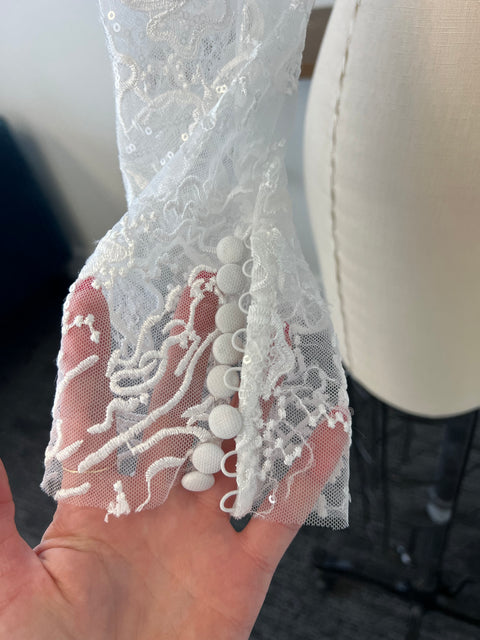S / Fitted Lace Sleeve
