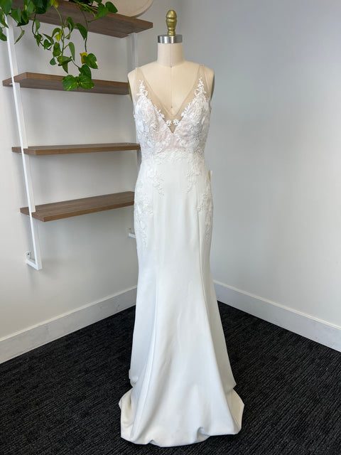 B / Theia Teal Size 8