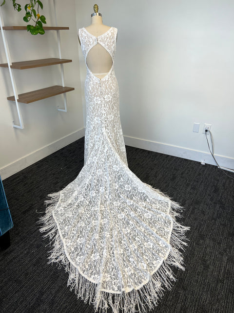 B / Wilderly F120 Size 10