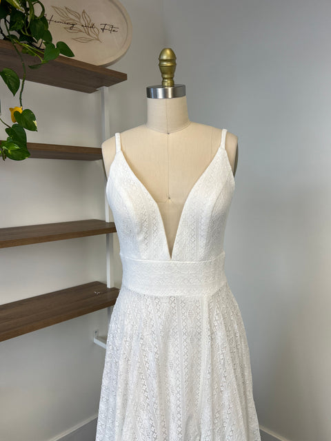 B / Logan Collection N216553 Size 6