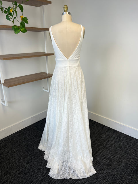 B / Logan Collection N216553 Size 6