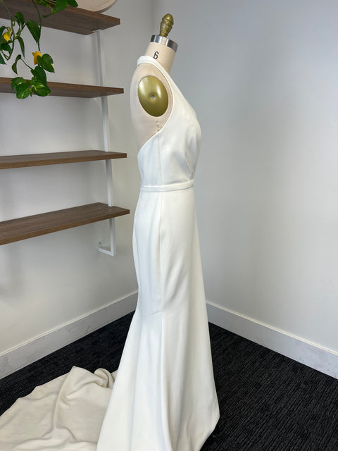 B / Theia Fredercia Size 12