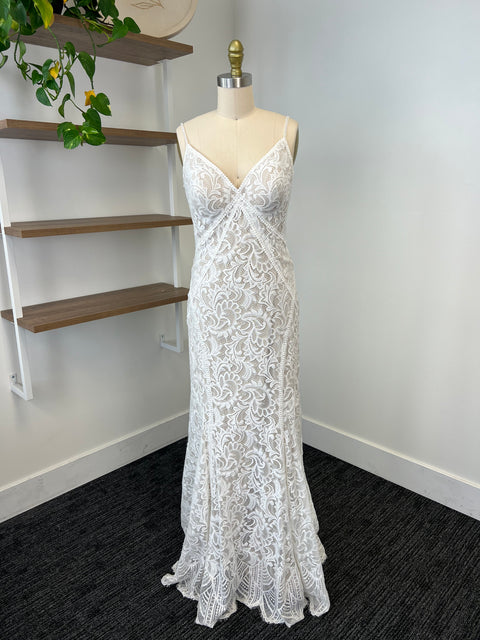B / Wilderly Bride August Size 12