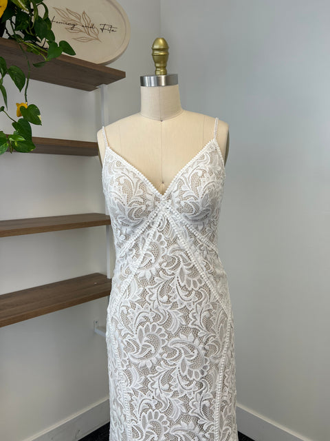 B / Wilderly Bride August Size 12