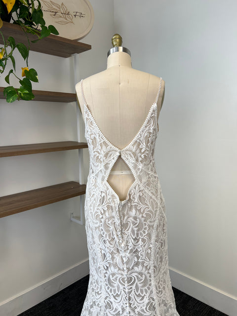 B / Wilderly Bride August Size 12