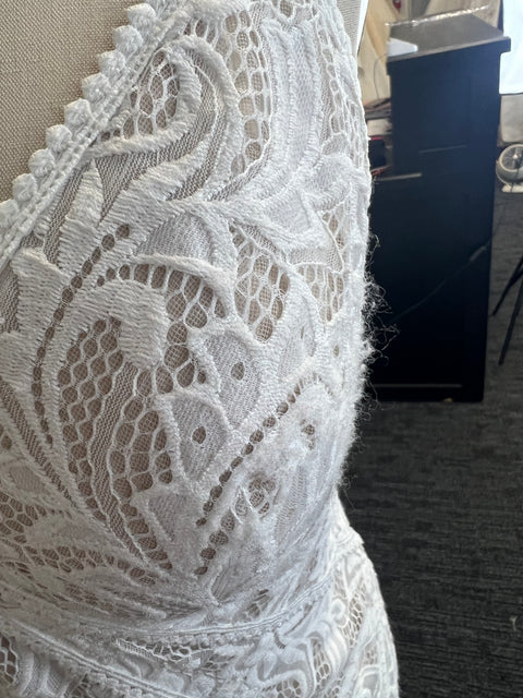 B / Wilderly Bride August Size 12