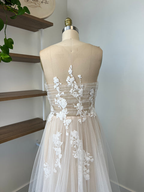 C / Anna Kara Iris Size 12