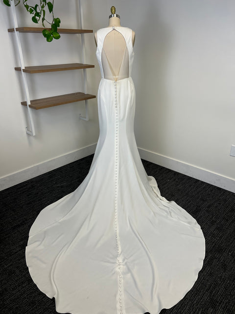 C / Essence d2654 Size 12