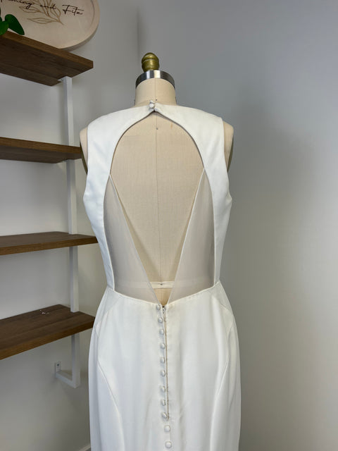 C / Essence d2654 Size 12