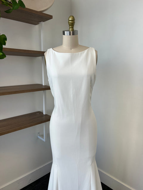 B / Theia Devon Size 12