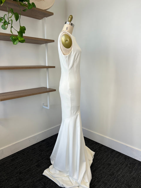 B / Theia Devon Size 12
