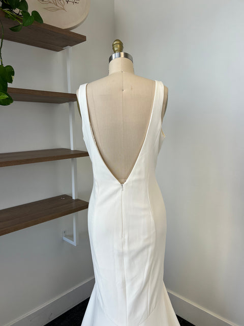 B / Theia Devon Size 12