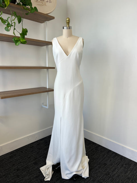 B / Theia Acacia Size 12