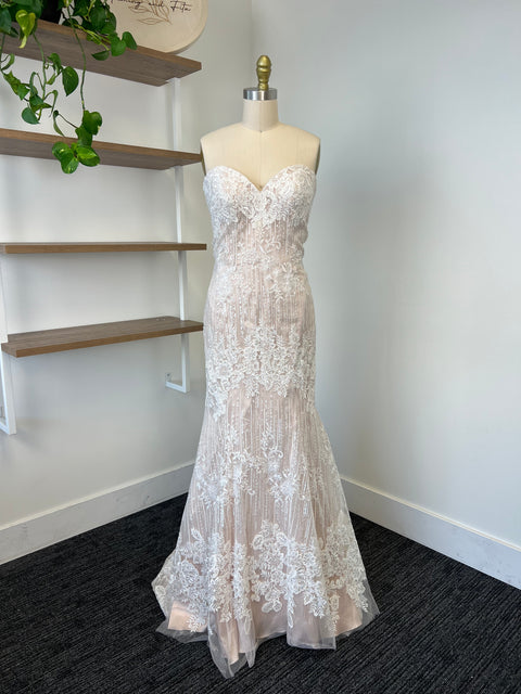 B / Allure 9350 Size 14