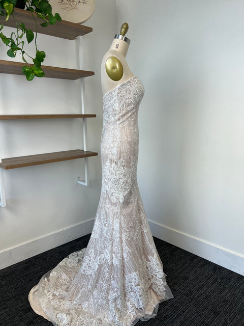 B / Allure 9350 Size 14