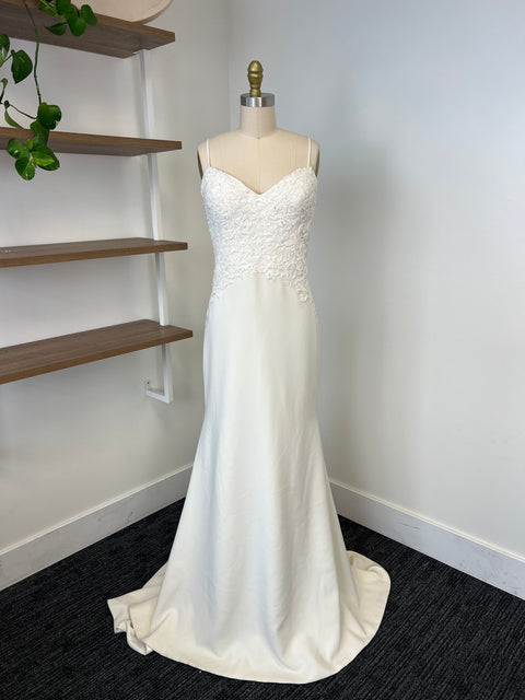 B / Theia Jasmine Size 14
