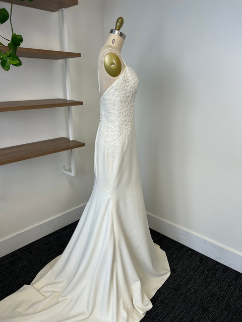 B / Theia Jasmine Size 14