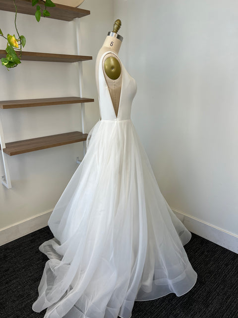 B / Mikaella 2383 Size 10