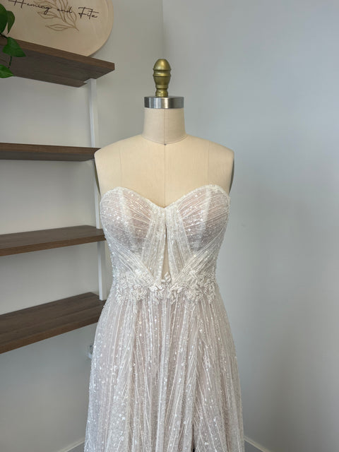 A / Martina Liana 1520 Size 8