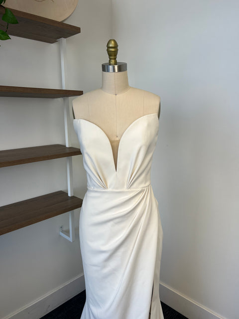 B / Neta Dover Karin Size 10