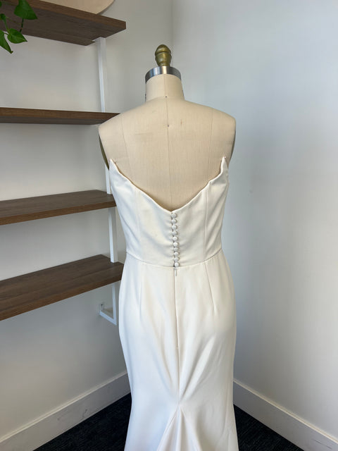 B / Neta Dover Karin Size 10