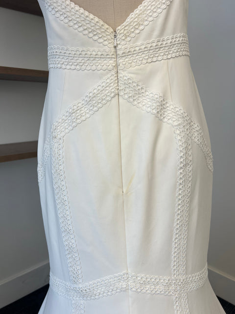 C / Theia Lola Size 8