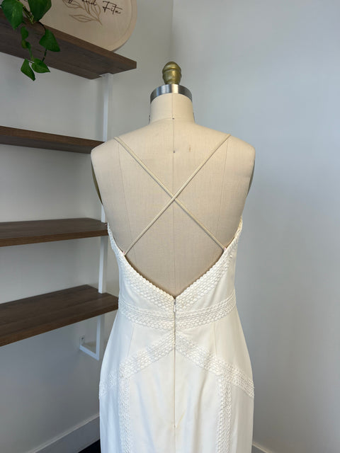 C / Theia Lola Size 8