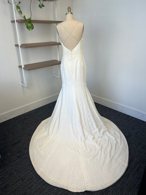 C / Theia Lola Size 8