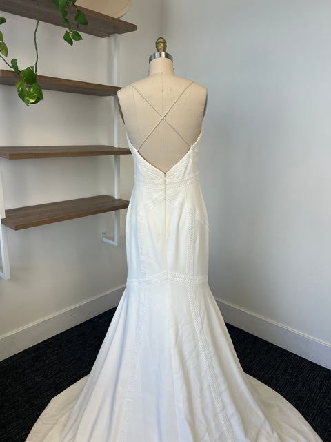 C / Theia Lola Size 8