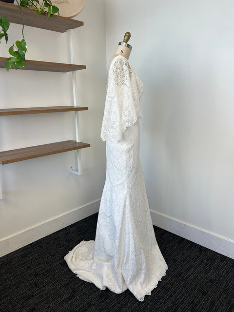 A / Theia Sandy Size 10