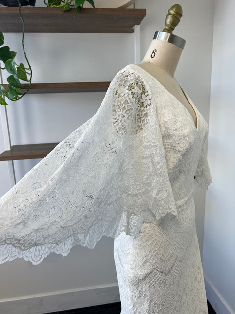 A / Theia Sandy Size 10