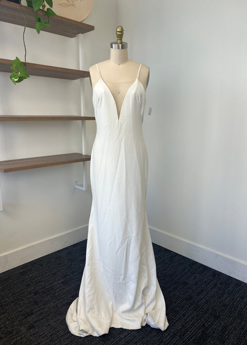 B / Theia Bruna Size 8